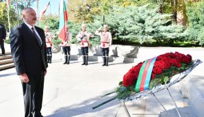 İlham Əliyev Sofiyada naməlum əsgərin məzarını ziyarət etdi -     FOTOLAR — foto 1