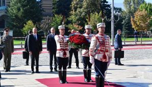 İlham Əliyev Sofiyada naməlum əsgərin məzarını ziyarət etdi -     FOTOLAR — foto 3