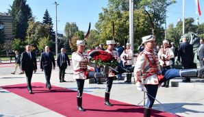 İlham Əliyev Sofiyada naməlum əsgərin məzarını ziyarət etdi -     FOTOLAR — foto 4