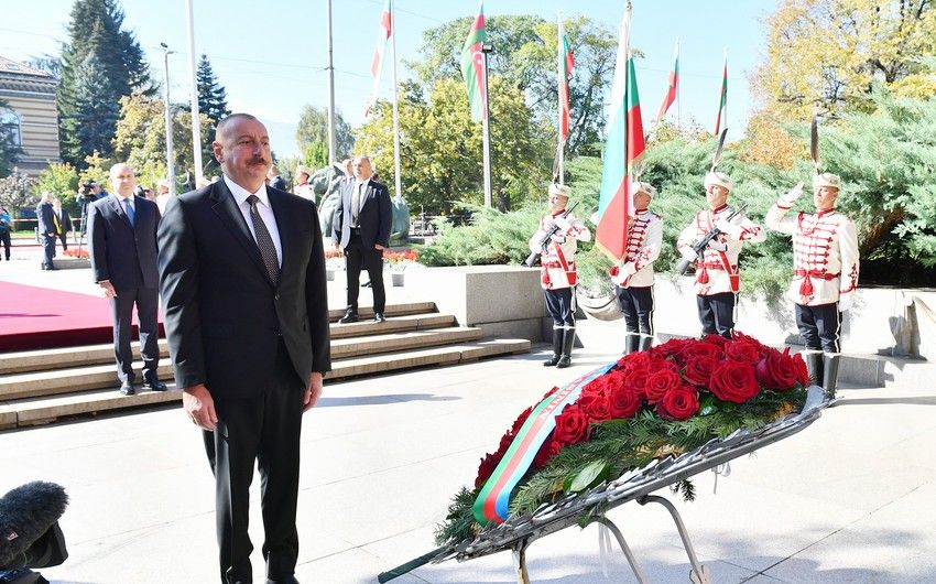 İlham Əliyev Sofiyada naməlum əsgərin məzarını ziyarət etdi -     FOTOLAR