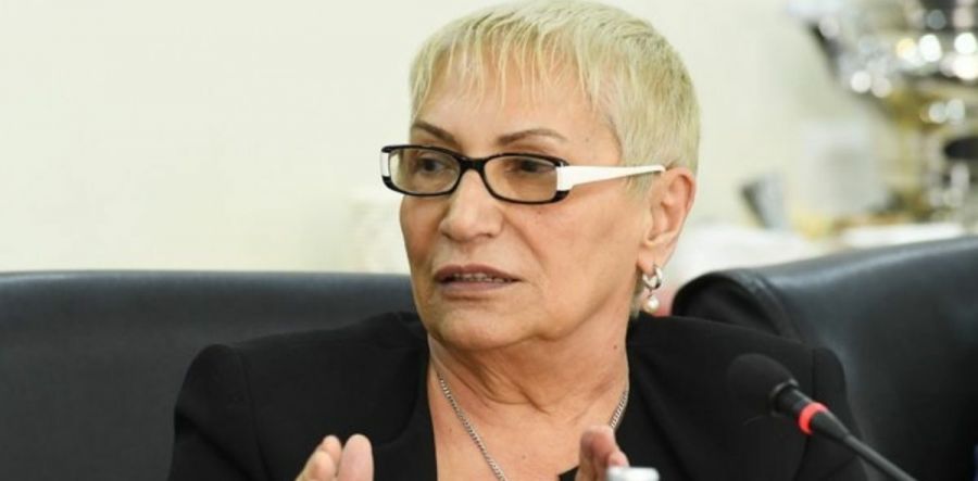Mirvari Qəhrəmanlının qızını təhqir edən 50 manat cərimələndi