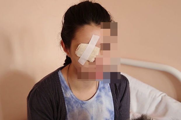 Evə taksi ilə gəldiyi üçün döyülən qadın: “Uşaqlar gözümü necə çıxardığını gördülər”