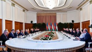 Əliyev və Rəhmonun geniş tərkibdə görüşü oldu -   YENİLƏNDİ - 2 — foto 1