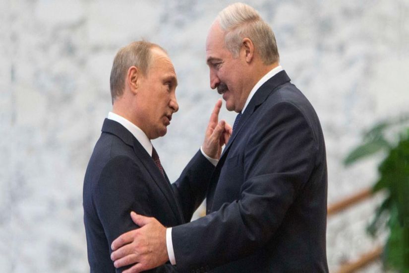 Putin Lukaşenkonu Kremldəki mənzilinə dəvət etdi
