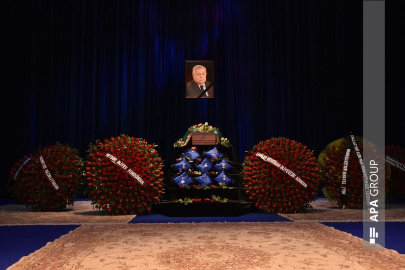 Prezident və birinci xanım Azərpaşa Nemətovla vida mərasiminə əklil göndərdi