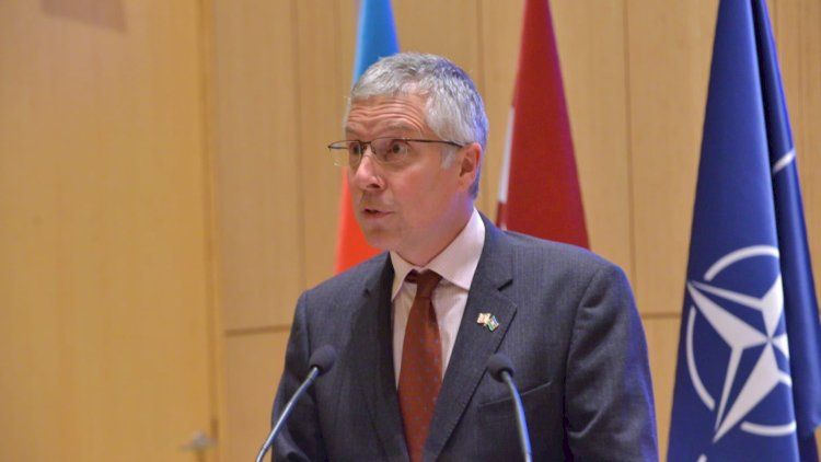 Böyük Britaniya səfiri Xocalı soyqırımı abidəsini ziyarət etdi