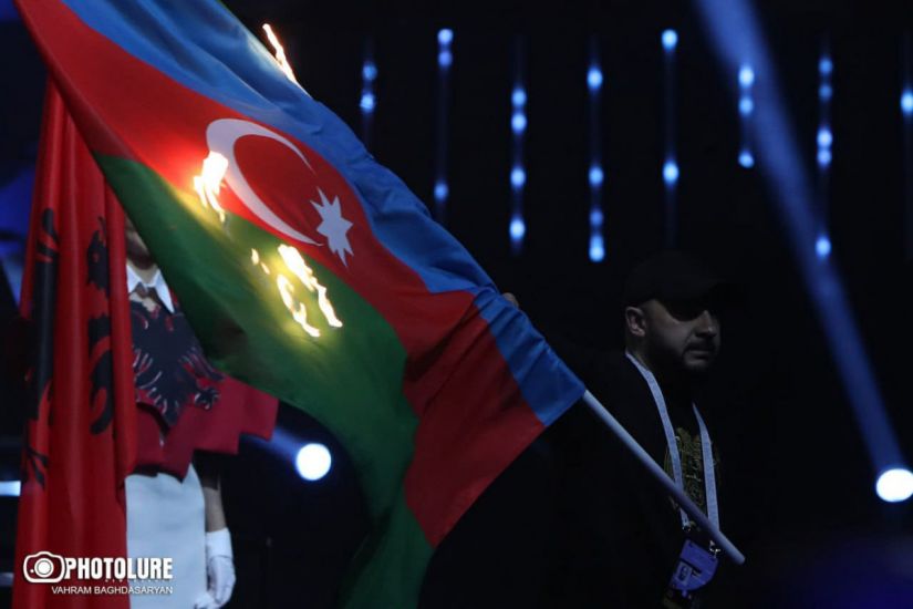 İrəvanda Avropa Çempionatı zamanı Azərbaycan bayrağı yandırıldı