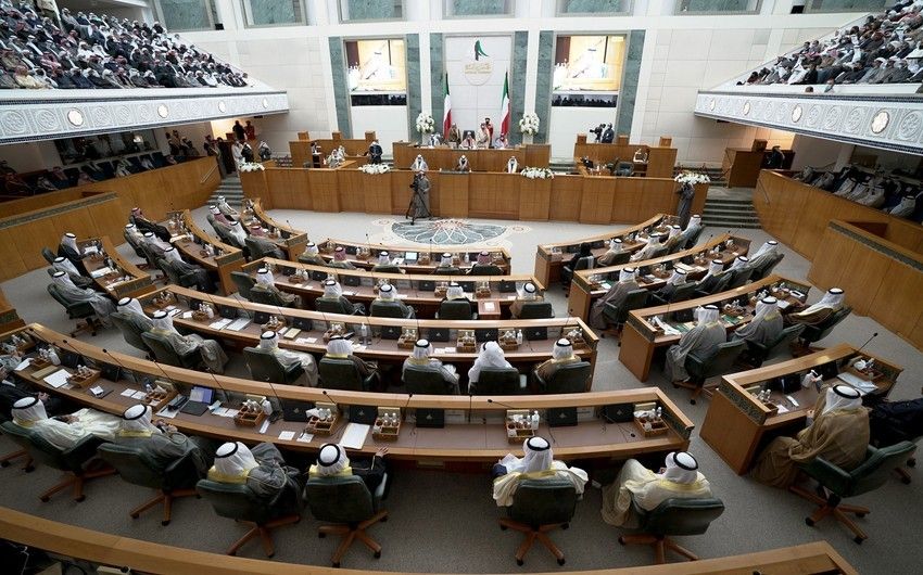 Parlament buraxıldı