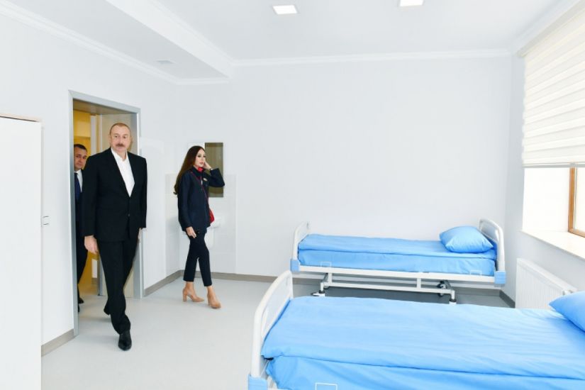 İlham Əliyev və Mehriban Əliyeva Salyanda Doğum Evində və Uşaq Poliklinikasında yaradılan şəraitlə tanış oldu -     YENİLƏNDİ