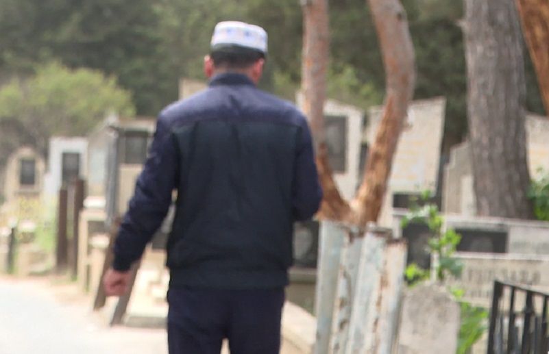 Bakıda "molla" oxuduğu duanı yarımçıq kəsib qaçdı -       VİDEO