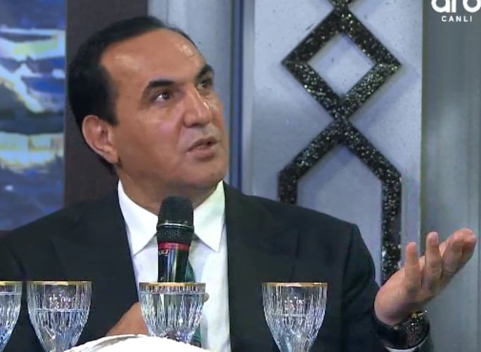"Mənim geyindiyimdən kimin əynində var" -     Manaf Ağayev