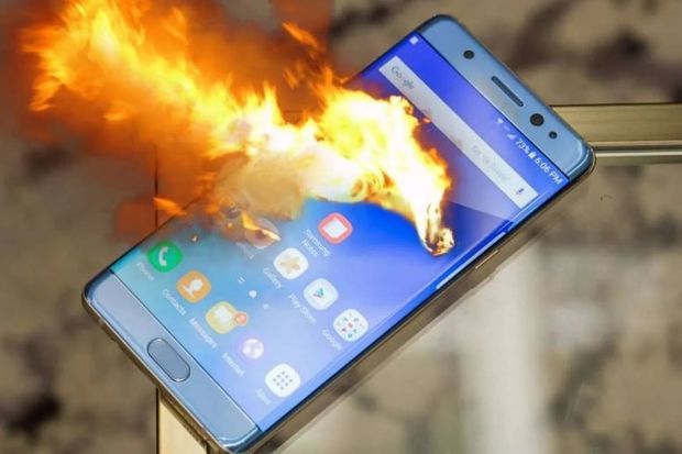 Səkkiz yaşlı qız smartfonun partlaması nəticəsində öldü -     FOTO