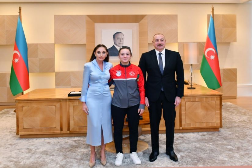 Mehriban Əliyeva İrəvanda qələbə qazanan türkiyəli idmançılarla görüşlə bağlı paylaşım edib