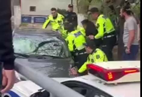 Polisin üzərinə “Prius” sürən sürücünün avtomobilində külli miqdarda narkotik olub -     RƏSMİ