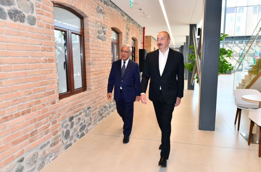 İlham Əliyev Qazax Müəllimlər Seminariyası ADA Universiteti Qazax Mərkəzində yaradılan şəraitlə tanış olub -     YENİLƏNDİ
