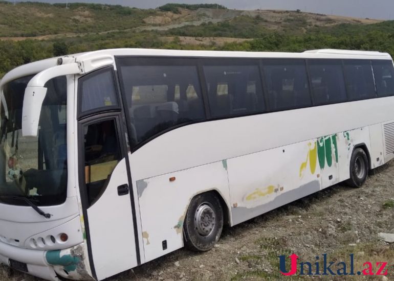 Şamaxıda turistləri aparan avtobus qəzaya uğradı:     Xəsarət alanlar var