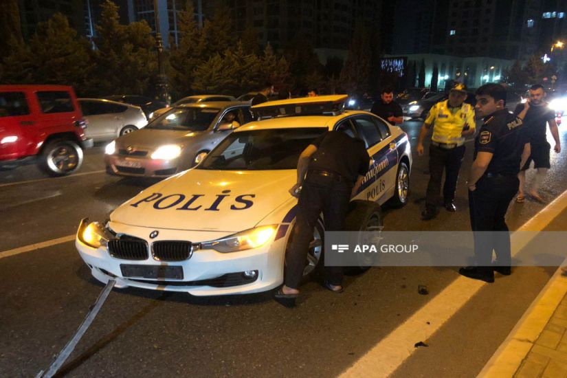 Bakıda sürücü yolu keçən polisi vurdu