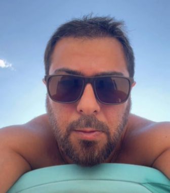 Namiqdən atmaca:     "Üstünü ört, ayıbdır" - FOTO