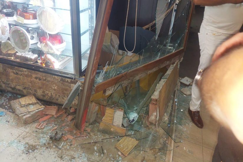 Bakıda avtomobil restorana çırpıldı