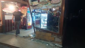 Bakıda avtomobil restorana çırpıldı — foto 1