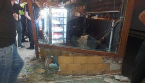 Bakıda avtomobil restorana çırpıldı — foto 2