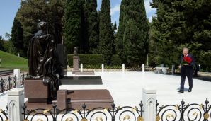 Şavkat Mirziyoyev Ulu Öndər Heydər Əliyevin məzarını ziyarət edib — foto 1
