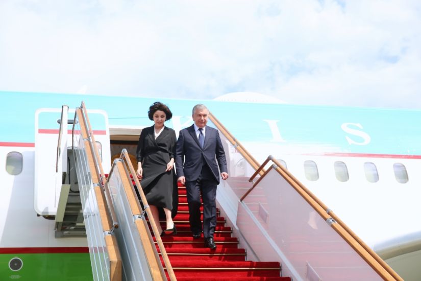 Şavkat Mirziyoyev Azərbaycana dövlət səfərinə gəldi