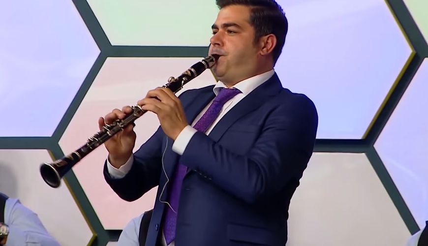 Azərbaycanlı ifaçıya     AĞIR İTKİ