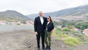Prezident İlham Əliyev və birinci xanım Mehriban Əliyeva Laçının Zabux kəndində görülmüş işlərlə tanış olublar və sakinlərlə görüşüblər -   YENİLƏNDİ - FOTOLAR — foto 1