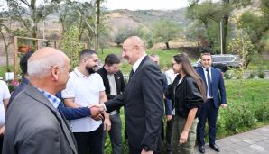 Prezident İlham Əliyev və birinci xanım Mehriban Əliyeva Laçının Zabux kəndində görülmüş işlərlə tanış olublar və sakinlərlə görüşüblər -   YENİLƏNDİ - FOTOLAR — foto 2
