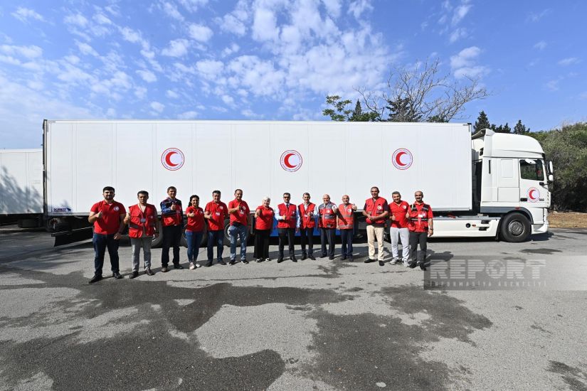 İçərisində 40 ton un məmulatı olan iki TIR Ağdam rayonu ərazisindən Ağdam-Xənkəndi yolu istiqamətinə hərəkət edir
