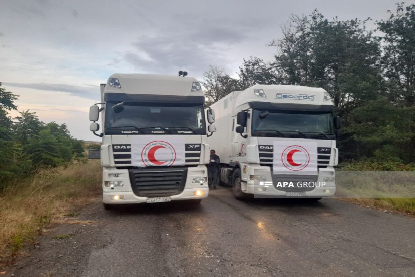 Bakıdan göndərilən 40 ton un yüklü avtomobillər Rusiya sülhməramlılarının Ağdam-Xankəndi yolundakı postuna çatıb, danışıqlar aparılıb