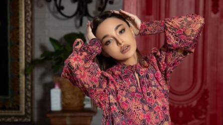 Model Səmra: "Çılpaq olaraq qapalı biriyəm, paklığı göstərirəm" -   VİDEO