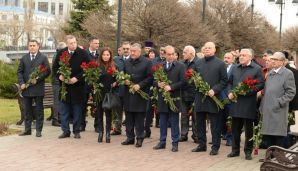 Həştərxan vilayətində Ümummilli Lider Heydər Əliyevin 100 illik yubileyinə həsr olunmuş təntənəli tədbir keçirilib -       FOTOLAR — foto 7