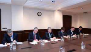 Azərbaycan Prezidenti Administrasiyasının rəhbəri Böyük Britaniyanın dövlət naziri ilə görüşdü -       FOTO — foto 2