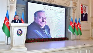 Abşeron rayonunda Ümummilli Lider Heydər Əliyevin əziz xatirəsi dərin ehtiramla yad edilib -     FOTOLAR — foto 12