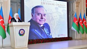 Abşeron rayonunda Ümummilli Lider Heydər Əliyevin əziz xatirəsi dərin ehtiramla yad edilib -     FOTOLAR — foto 13