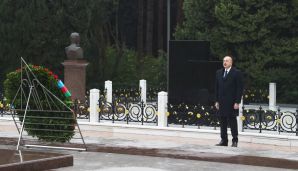 Prezident İlham Əliyev Ümummilli Lider Heydər Əliyevin məzarını ziyarət etdi -       YENİLƏNDİ — foto 9