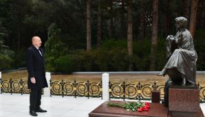 Prezident İlham Əliyev Ümummilli Lider Heydər Əliyevin məzarını ziyarət etdi -       YENİLƏNDİ — foto 13