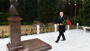 Prezident İlham Əliyev Ümummilli Lider Heydər Əliyevin məzarını ziyarət etdi -       YENİLƏNDİ — foto 15