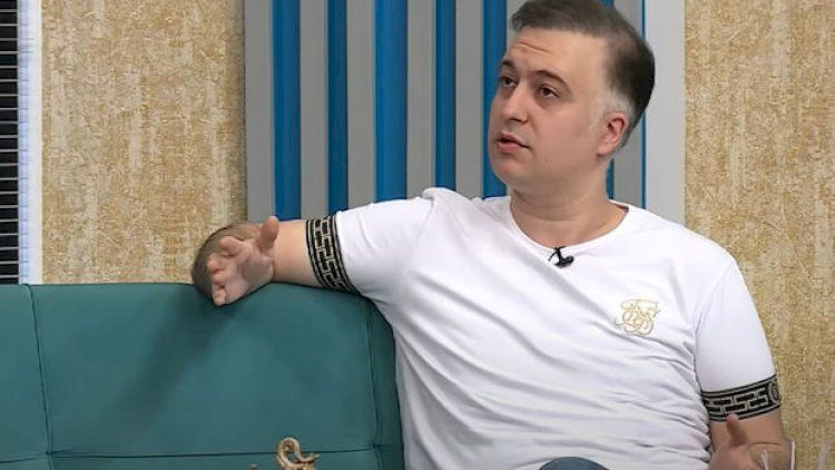 “Camaata ağıl öyrədir, özü “atanşikdir” - Hüseyn aparıcıya söz atdı