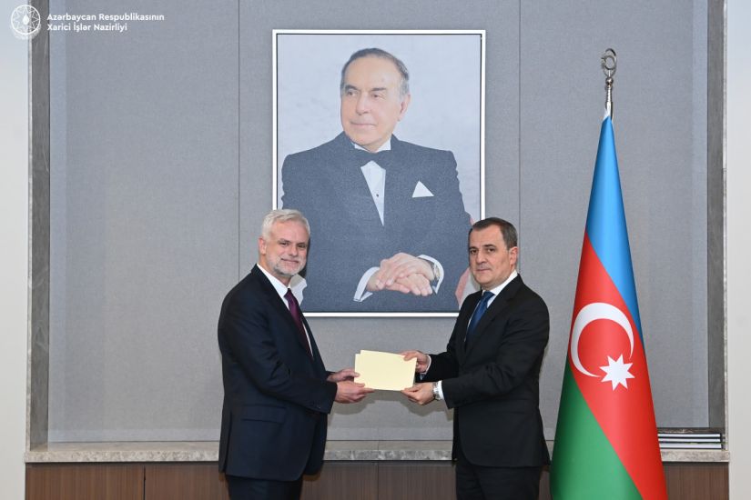 ABŞ-ın yeni səfiri etimadnaməsinin surətini Ceyhun Bayramova təqdim etdi