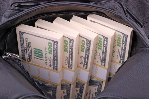 Bakıda içində dollarlar olan çanta oğurlandı