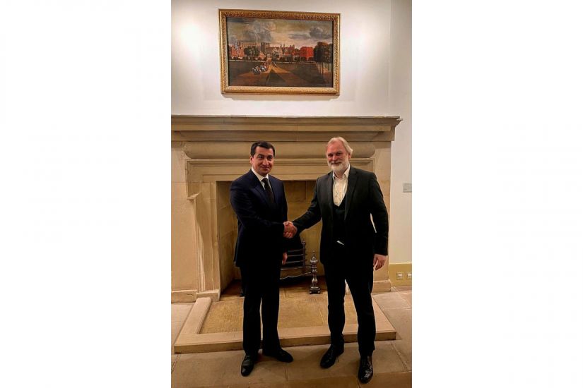 Hikmət Hacıyev Britaniya Baş nazirinin müşaviri ilə görüşdü