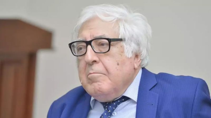 Xalq yazıçısı Anar: "Sosial şəbəkələrə qəsdən baxmıram ki, axmaq-axmaq paylaşımlara qanım qaralmasın"