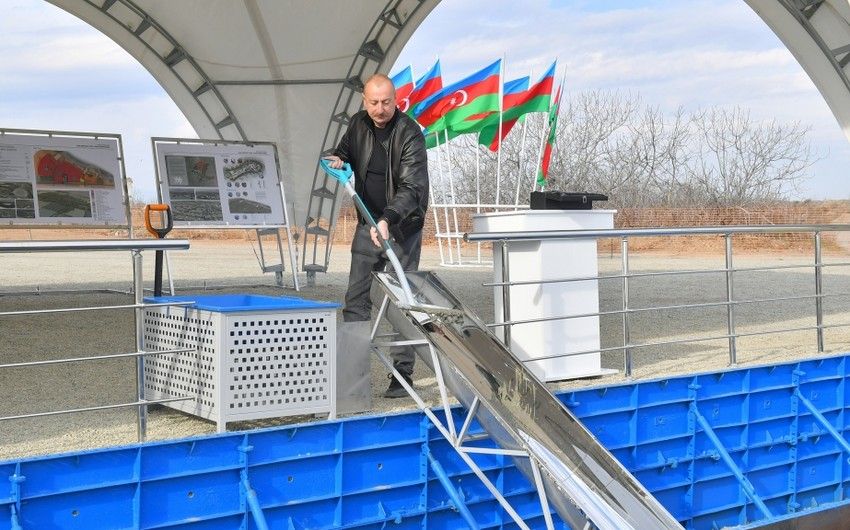 İlham Əliyev Ağdamın Baş Qərvənd kəndinin təməlini qoydu