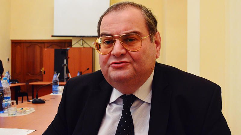 Cəmil Quliyev yıxıldı