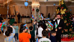 Abşeron rayonunda şəhid övladları üçün Dünya Azərbaycanlılarının Həmrəylik Günü  və Yeni İl bayramı münasibəti ilə şənlik keçirildi -         FOTOLAR — foto 14