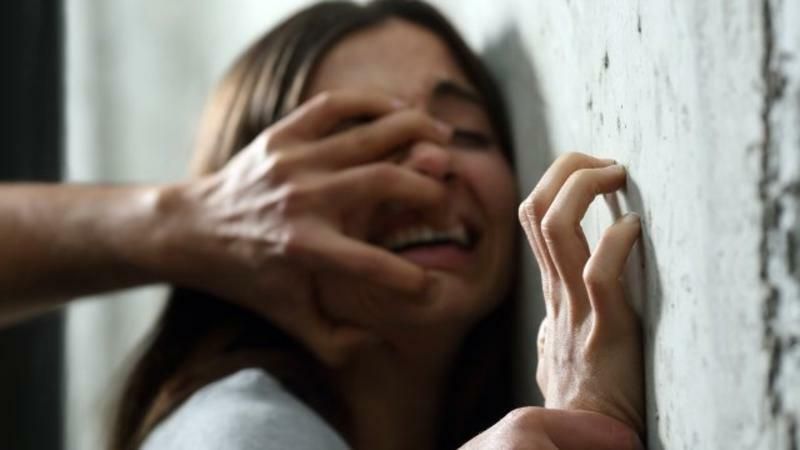 Azərbaycanda ata qızlarına işgəncə verib, spirtli içki içməyə məcbur etdi
