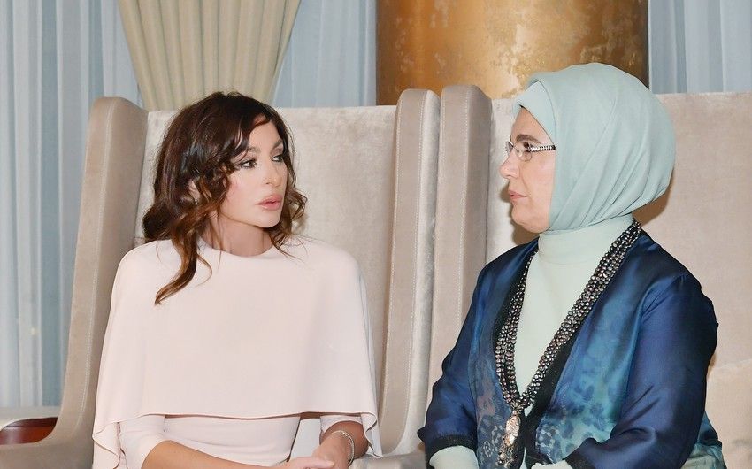 Əminə Ərdoğan humanitar yardıma görə Mehriban Əliyevaya təşəkkür etdi